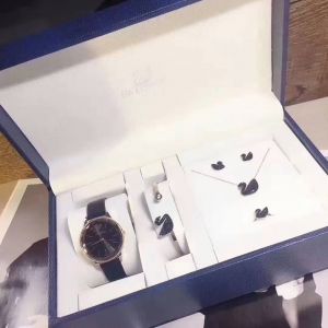 Combo Swarovski đồng hồ da dê có 3 mầu cùng chọn bộ trang sức cho quý khách lựa chọn.
